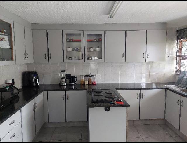 3 BEDROOM HOUSE FOR SALE IN CRAIGIEBURN